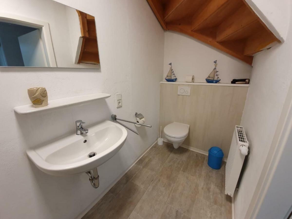 Marijanas Ferienwohnungen Gründeich Ein alter wunderschöner Resthof aus dem neunzehnten Jahrhundert mit Weidefläche und Obstwiesen Bitte nicht buchen wenn Sie eine unkrautfreie moderne Parkanlage erwarten Es ist ein rustikaler Hof Holtgast Exterior foto