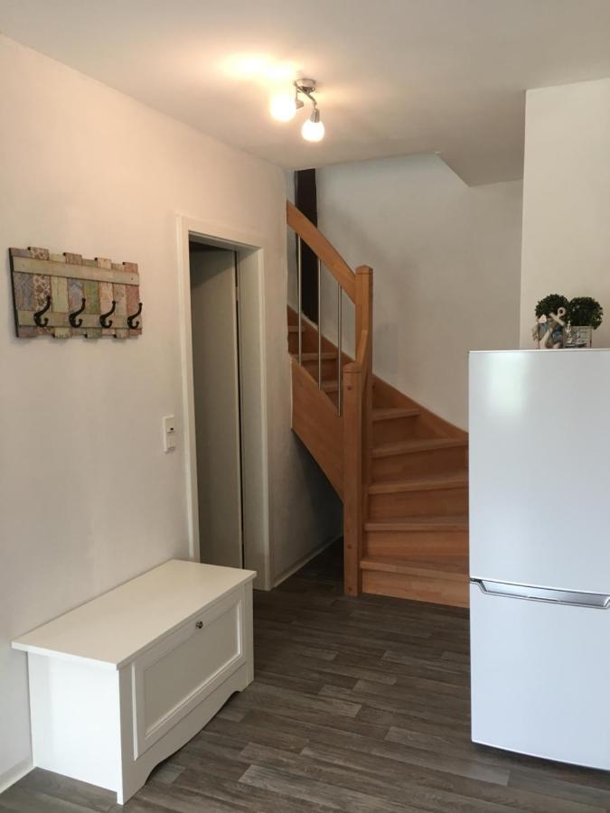 Marijanas Ferienwohnungen Gründeich Ein alter wunderschöner Resthof aus dem neunzehnten Jahrhundert mit Weidefläche und Obstwiesen Bitte nicht buchen wenn Sie eine unkrautfreie moderne Parkanlage erwarten Es ist ein rustikaler Hof Holtgast Exterior foto