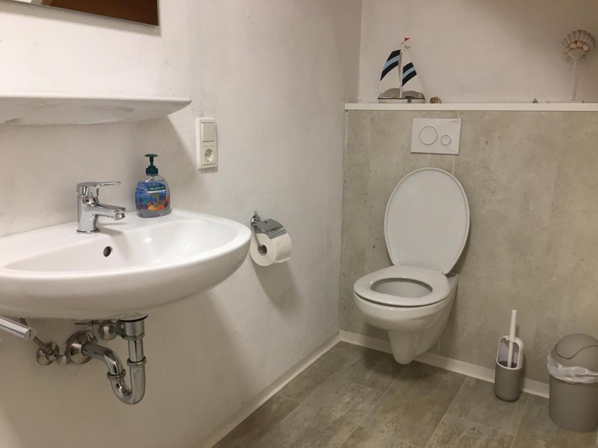 Marijanas Ferienwohnungen Gründeich Ein alter wunderschöner Resthof aus dem neunzehnten Jahrhundert mit Weidefläche und Obstwiesen Bitte nicht buchen wenn Sie eine unkrautfreie moderne Parkanlage erwarten Es ist ein rustikaler Hof Holtgast Exterior foto